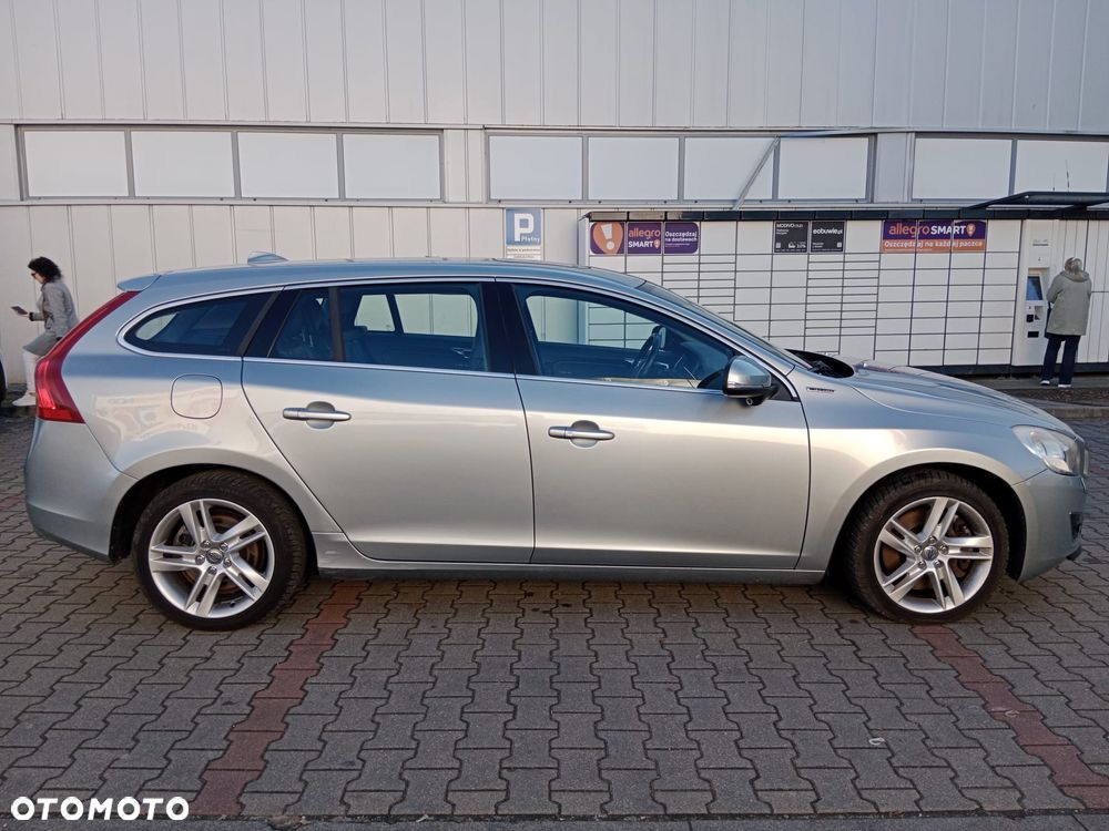 Volvo V60 D6 AWD Plug-in Hybrid Summum - 8