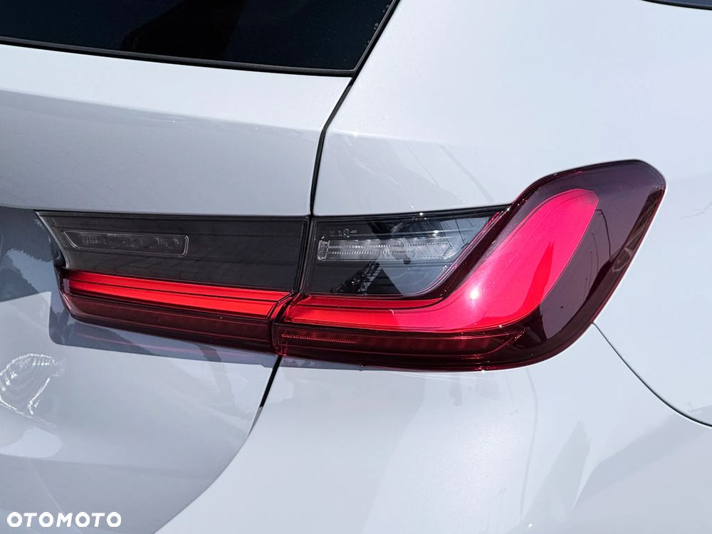BMW Seria 3 320d xDrive M Sport - 11