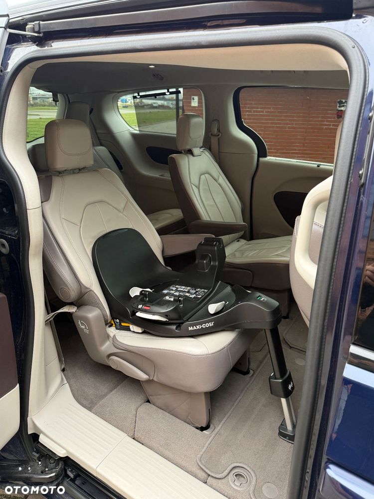 Chrysler Pacifica - 27