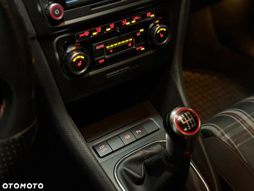 Volkswagen Golf - 28