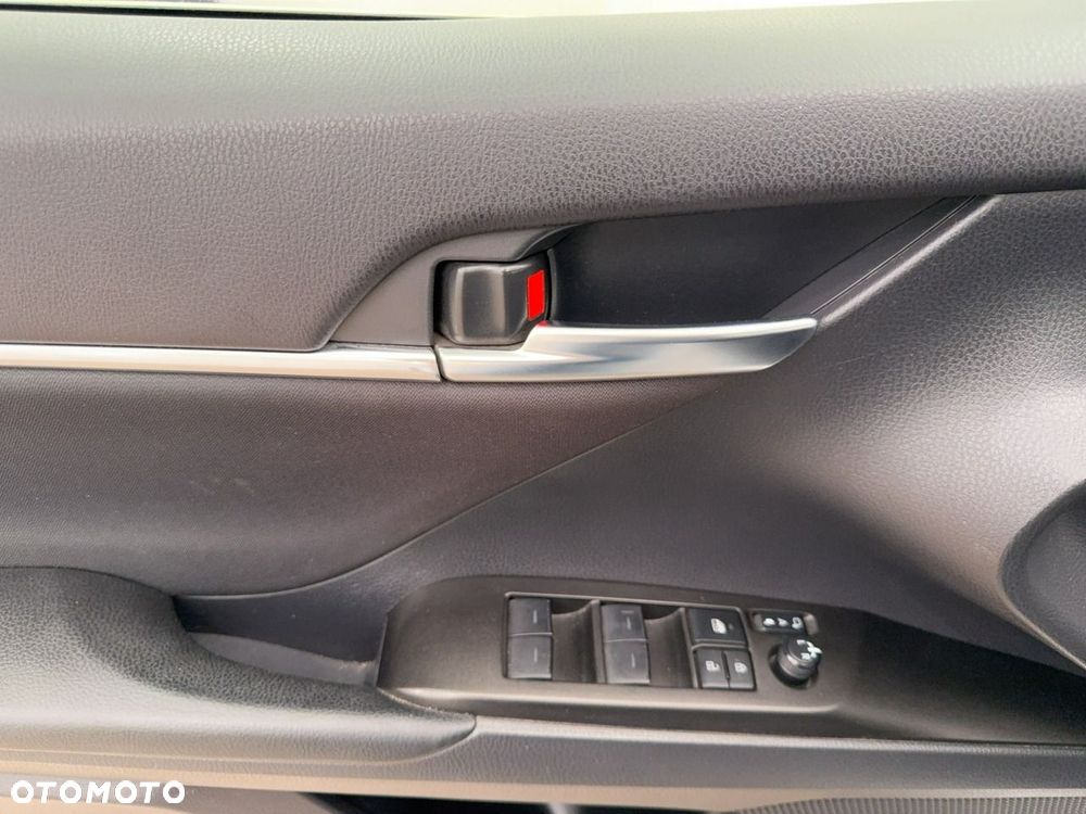 Toyota Camry - 13
