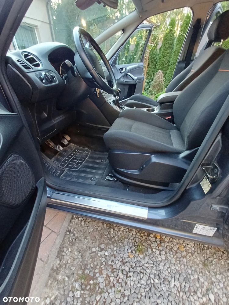 Ford S-Max - 13