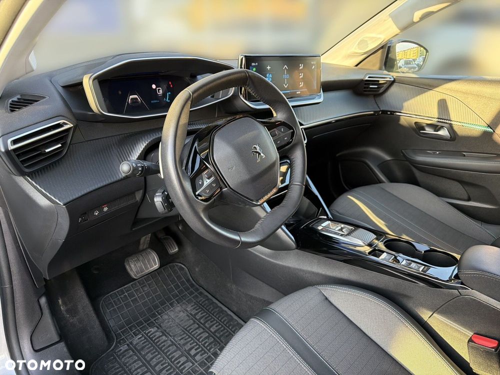 Peugeot 208 - 11
