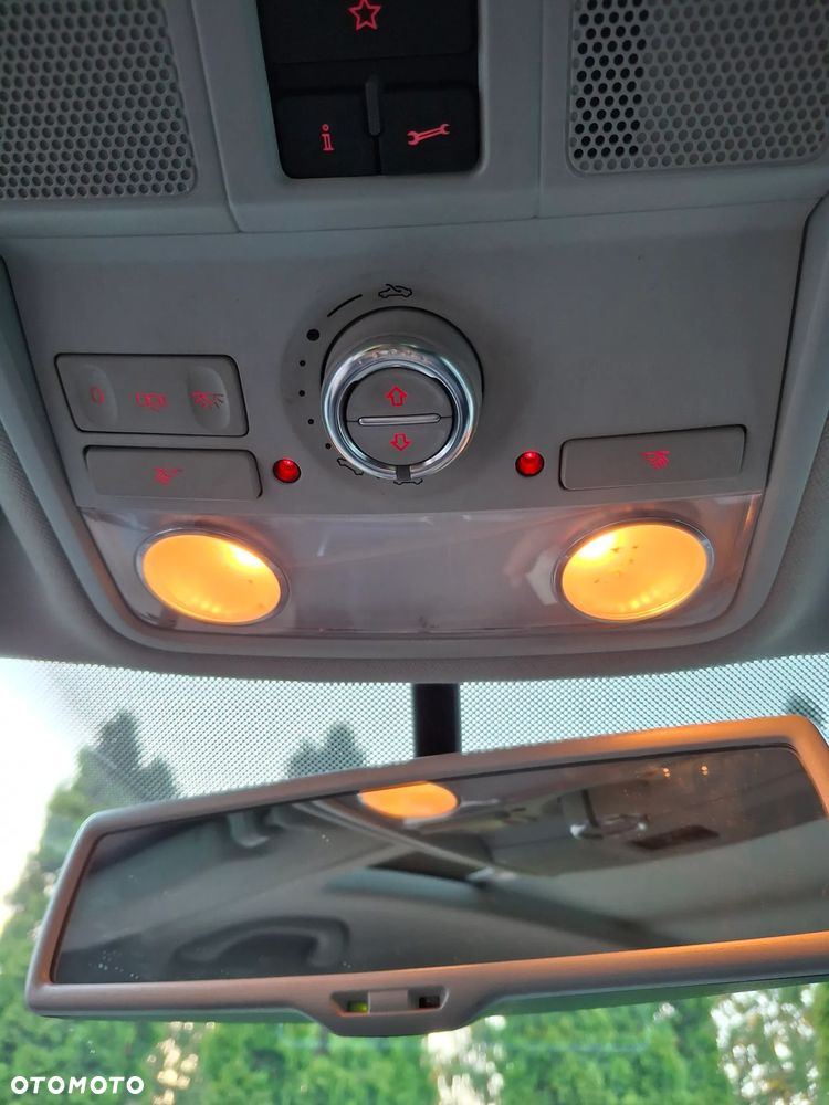 Volkswagen Passat - 12