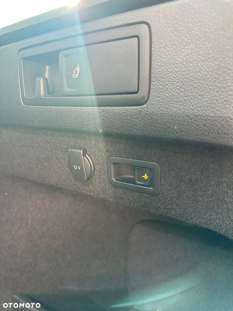 Volkswagen Passat - 12