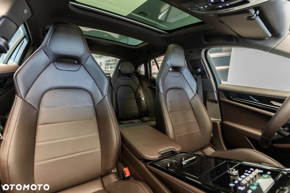 Porsche Panamera 4 E-Hybrid PHEV - 17