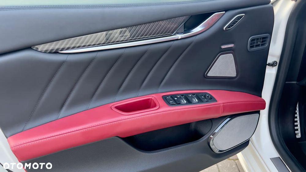 Maserati Ghibli S GranSport - 21