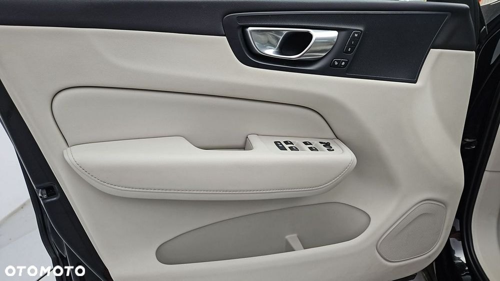 Volvo XC 60 B4 B Plus Dark - 10