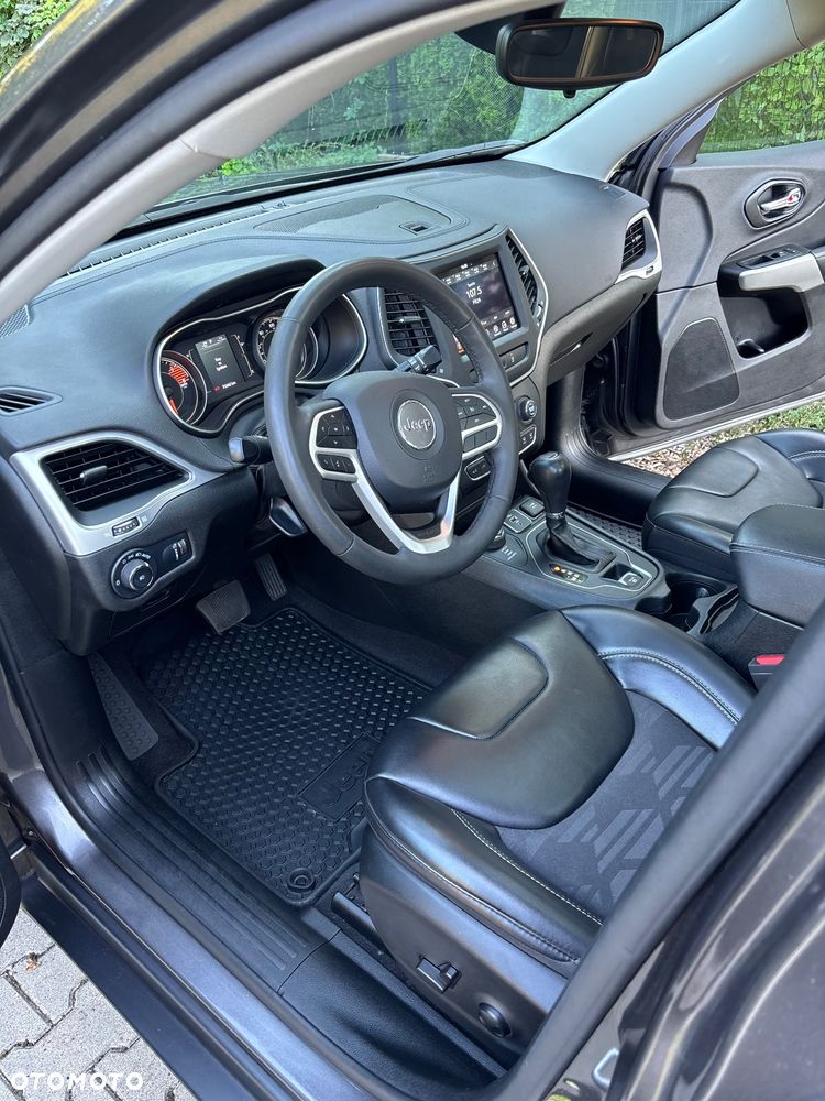 Jeep Cherokee - 8