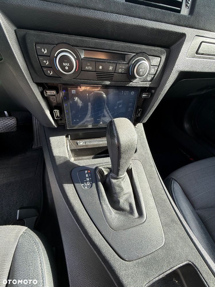 BMW Seria 3 320i Touring - 16