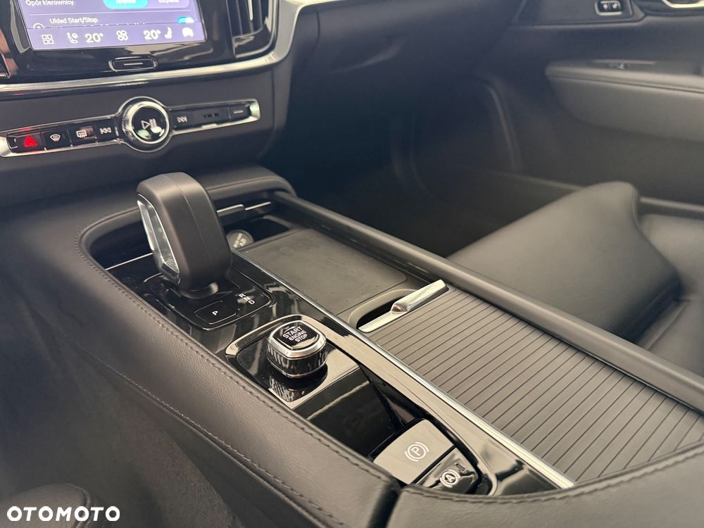 Volvo V90 Cross Country B4 D AWD Plus - 27