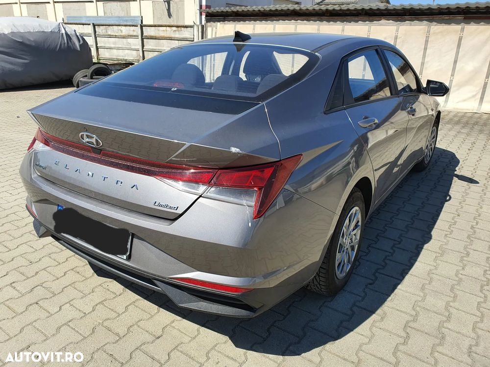 Hyundai Elantra - 4