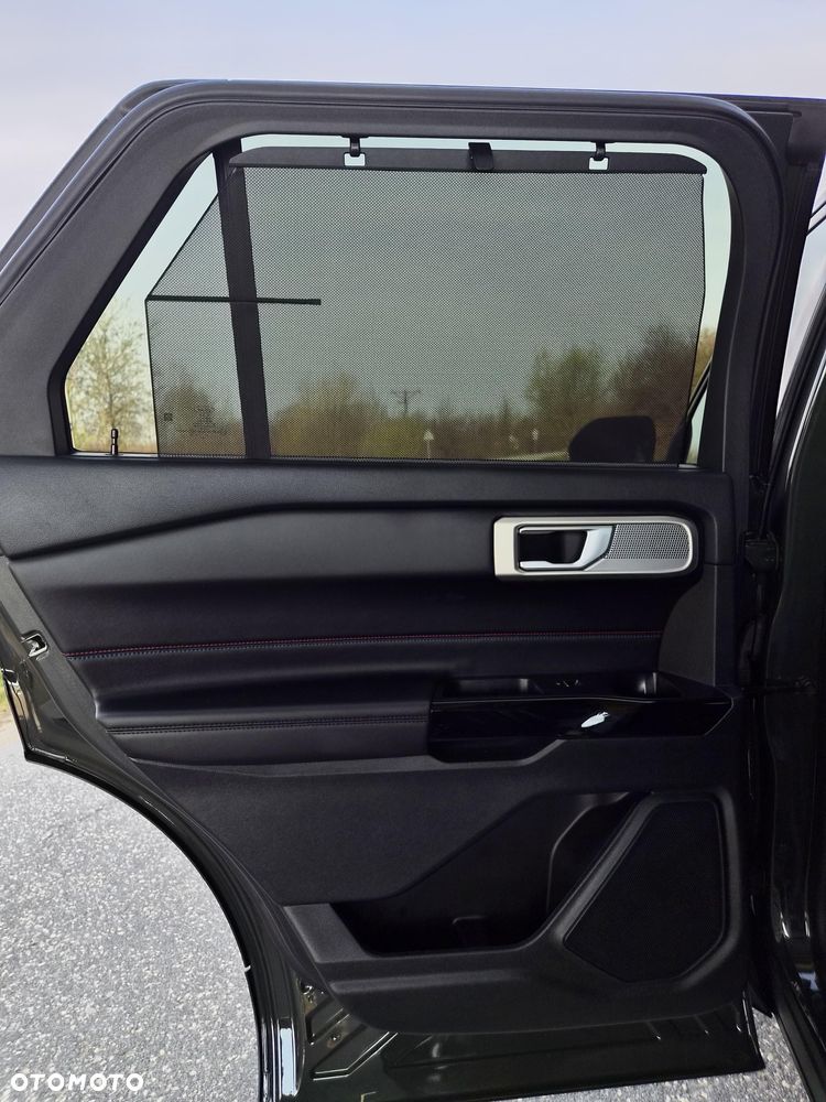 Ford Explorer - 16