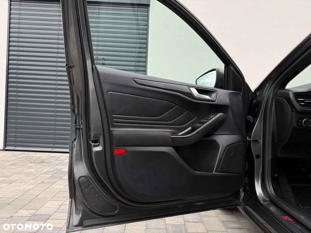 Ford Focus 1.0 EcoBoost Hybrid ST-LINE DESIGN - 16