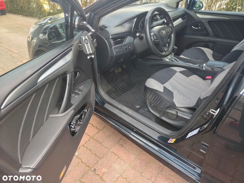 Toyota Avensis 1.8 Premium MS - 19