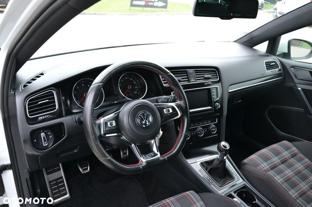 Volkswagen Golf - 18