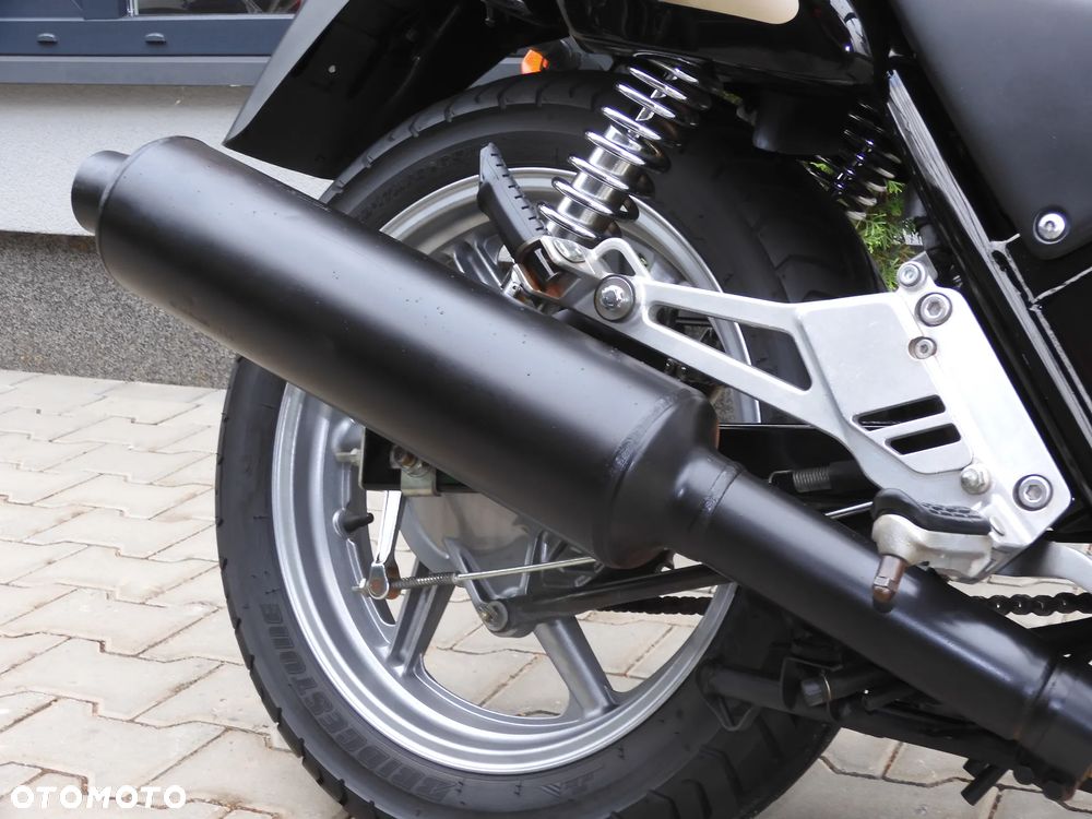 Honda CB - 12