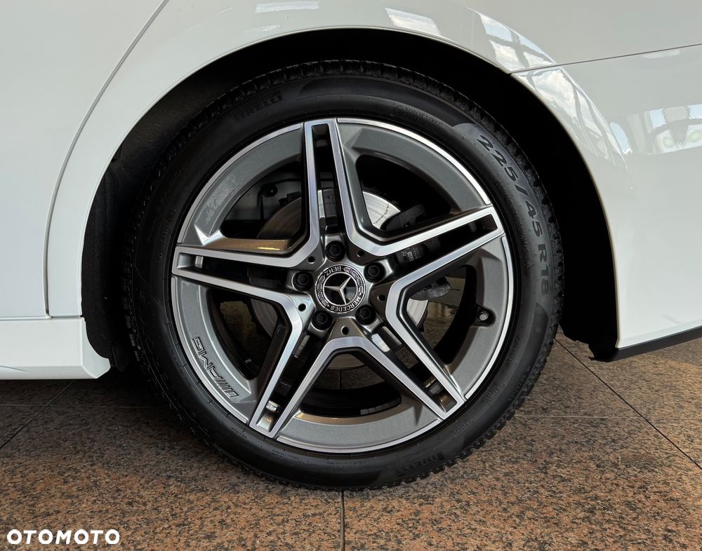 Mercedes-Benz Klasa A 200 AMG Line 7G-DCT - 24