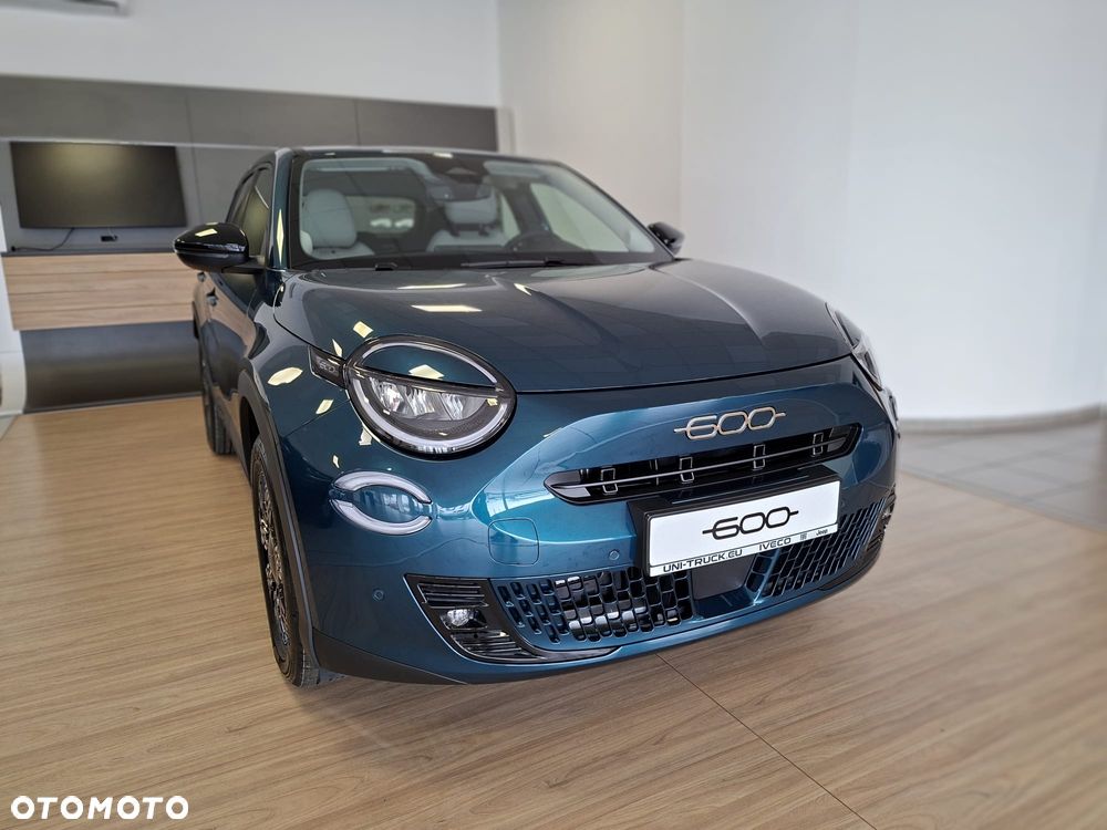 Fiat 600 1.2 Turbo Icon eDCT - 23