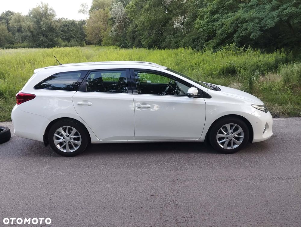 Toyota Auris 1.6 Dynamic - 1