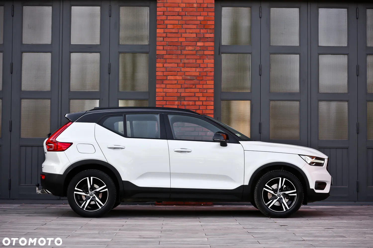 Volvo XC 40 D4 AWD Geartronic R-Design - 3