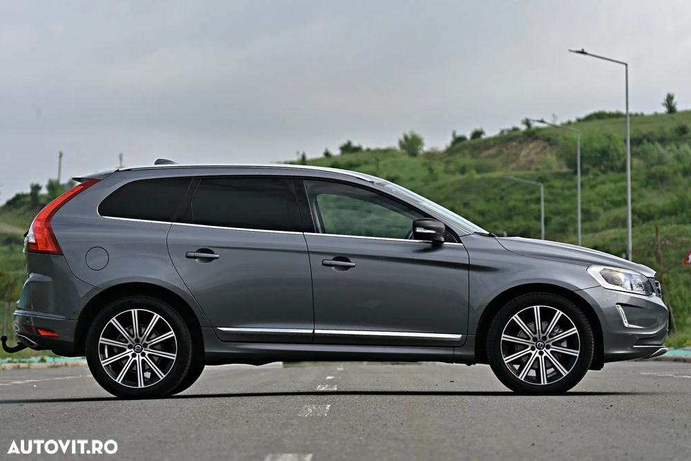Volvo XC 60 D5 AWD Geartronic Summum - 8