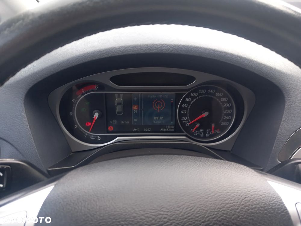 Ford S-Max 2.2 TDCi DPF Titanium - 13