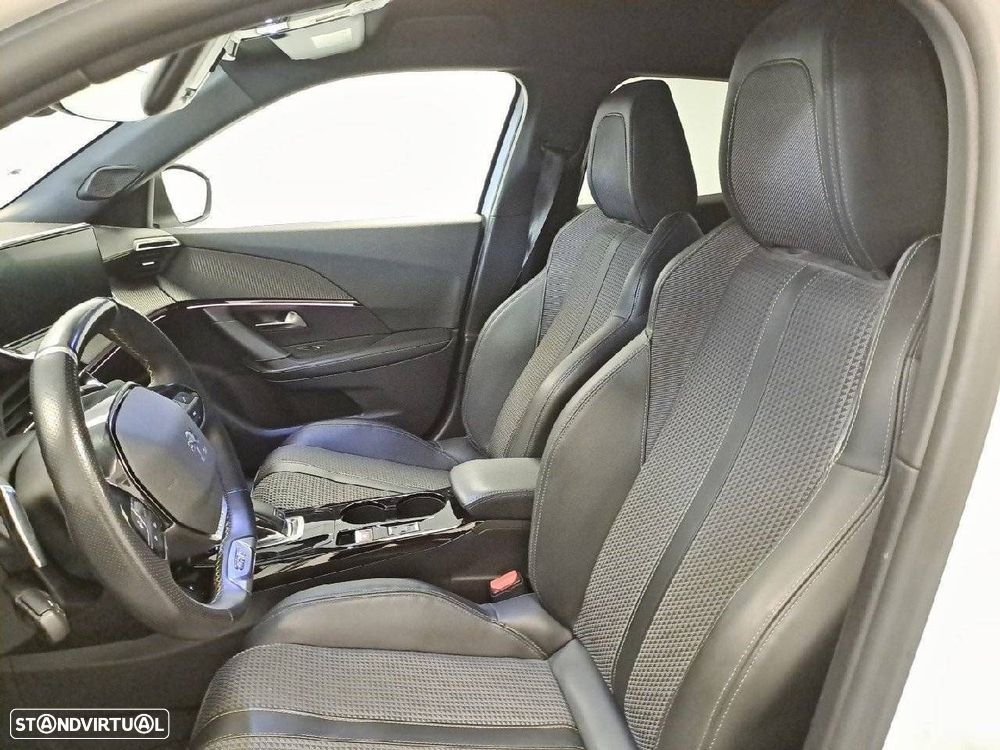 Peugeot 2008 1.2 PureTech GT EAT8 - 9