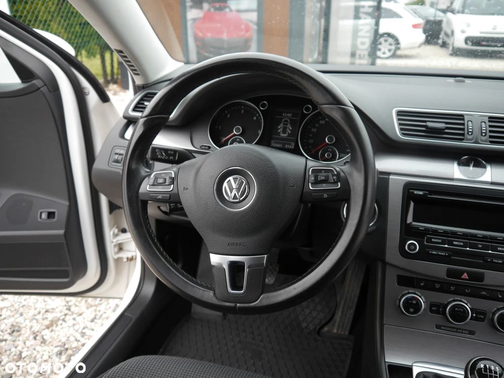 Volkswagen Passat 2.0 TDI BlueMotion Technology Exclusive - 11
