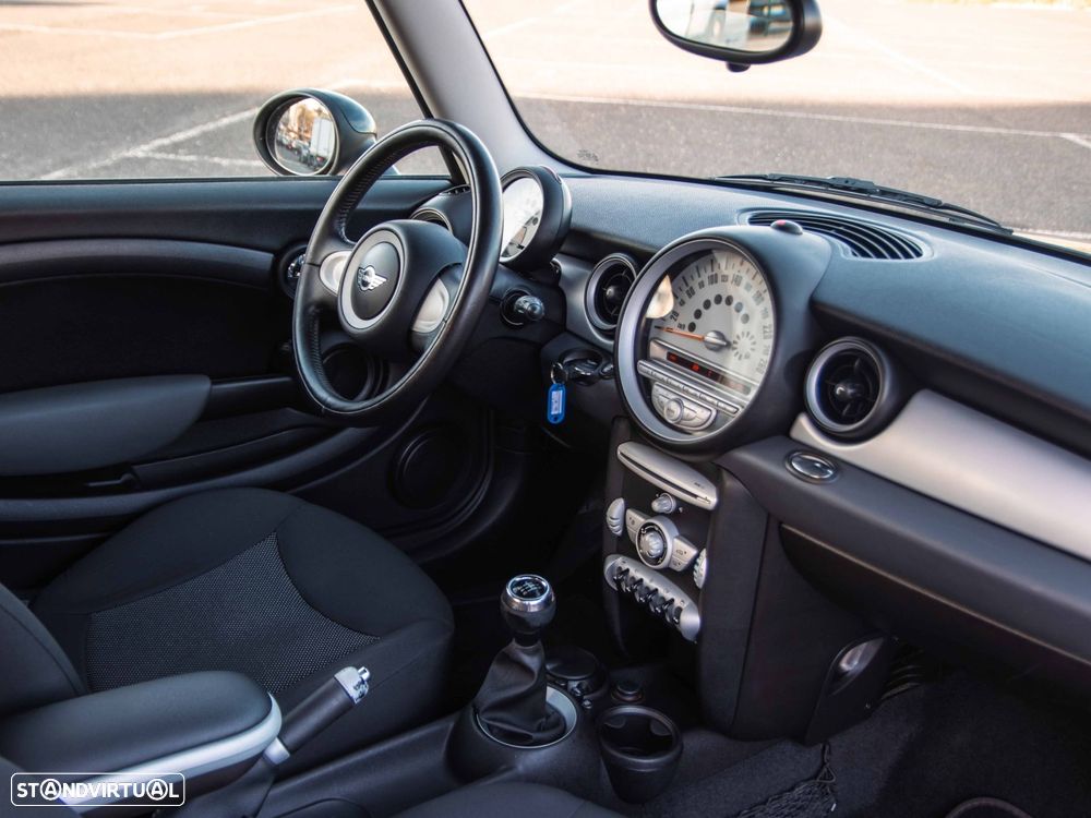 MINI 3 Portas Cooper D - 18