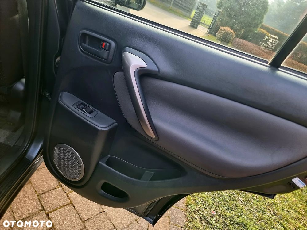 Toyota RAV4 D-4D 4x4 - 24