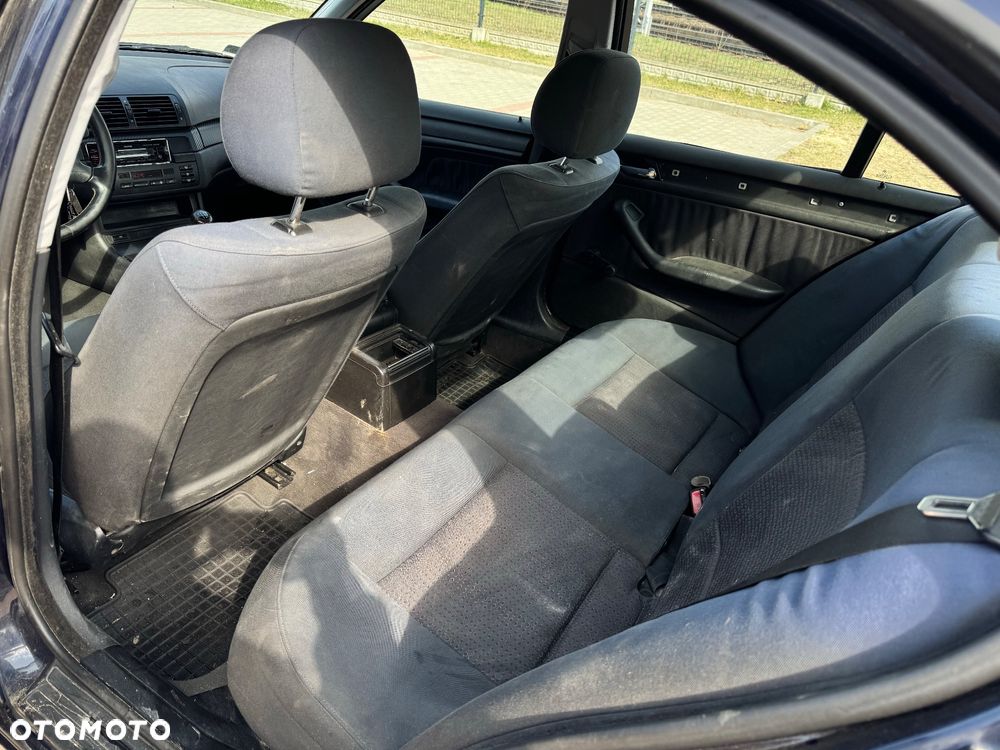 BMW Seria 3 318i - 7