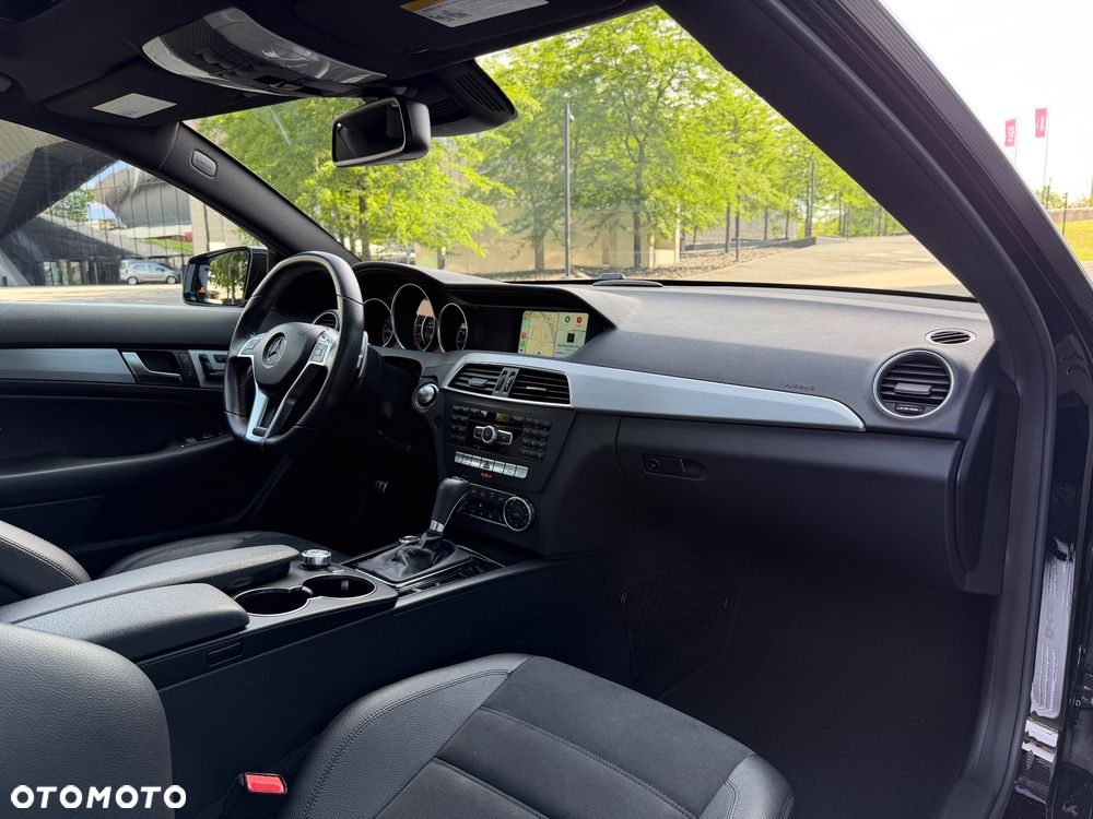 Mercedes-Benz Klasa C 63 AMG AMG SPEEDSHIFT MCT - 19