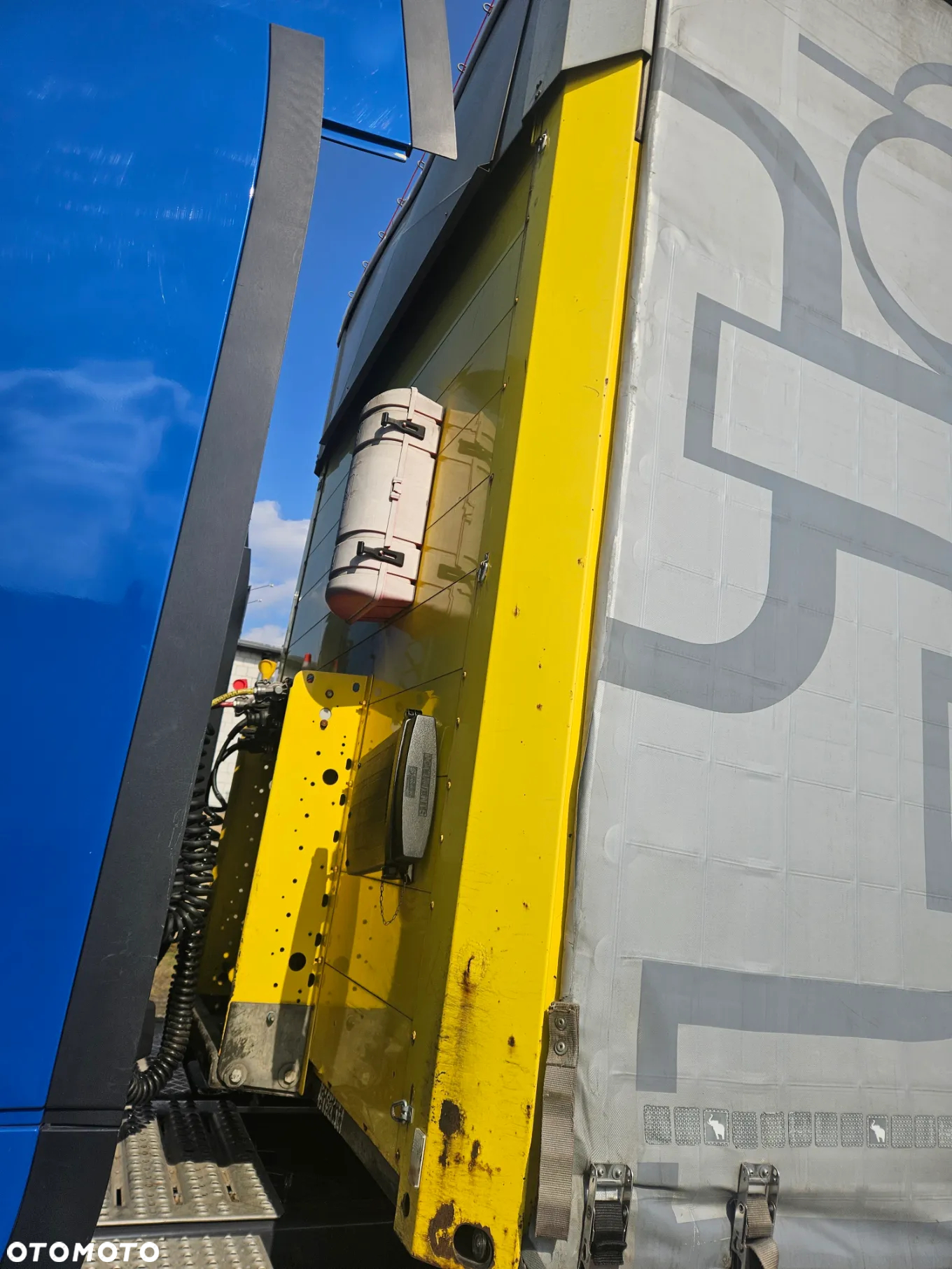 Schmitz Cargobull Varios super stan nowy dach - 21