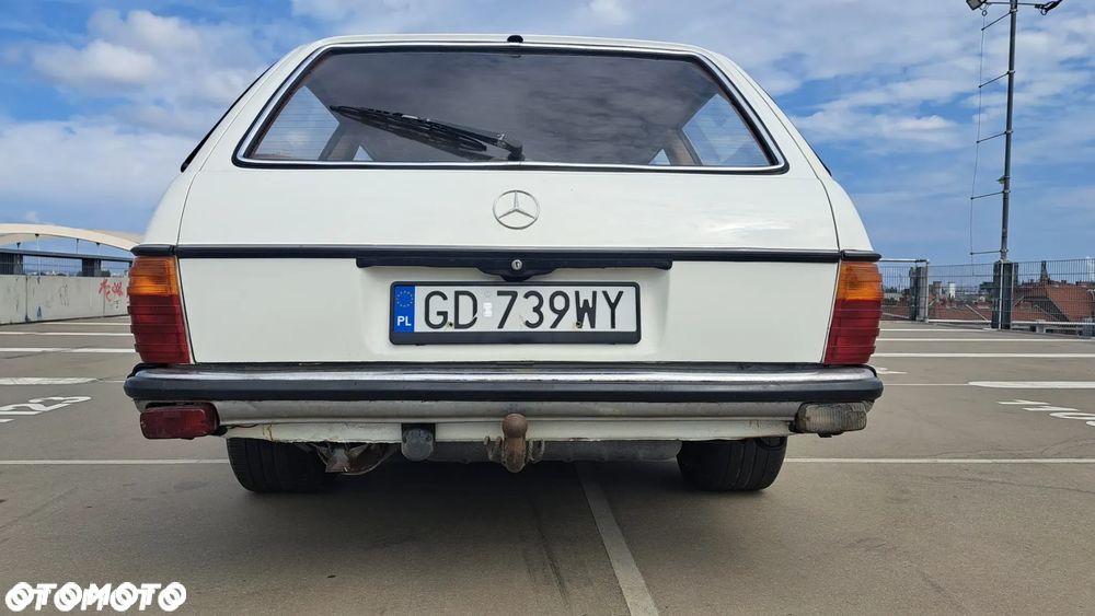 Mercedes-Benz W123 - 20