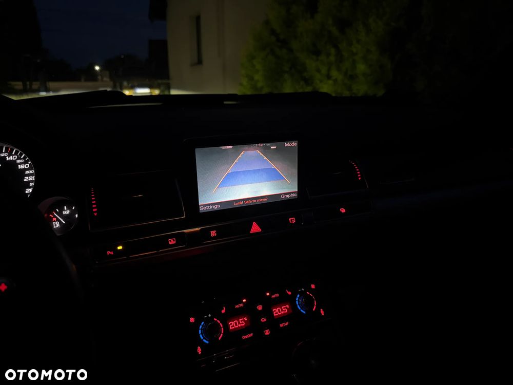 Audi S8 - 30