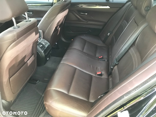 BMW Seria 5 528i xDrive - 7