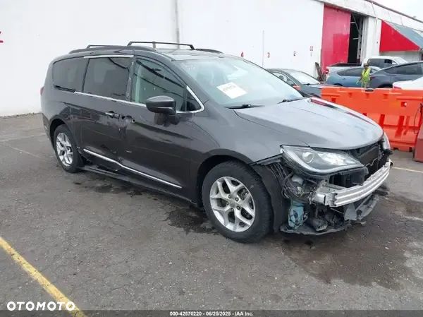 Chrysler Pacifica - 2