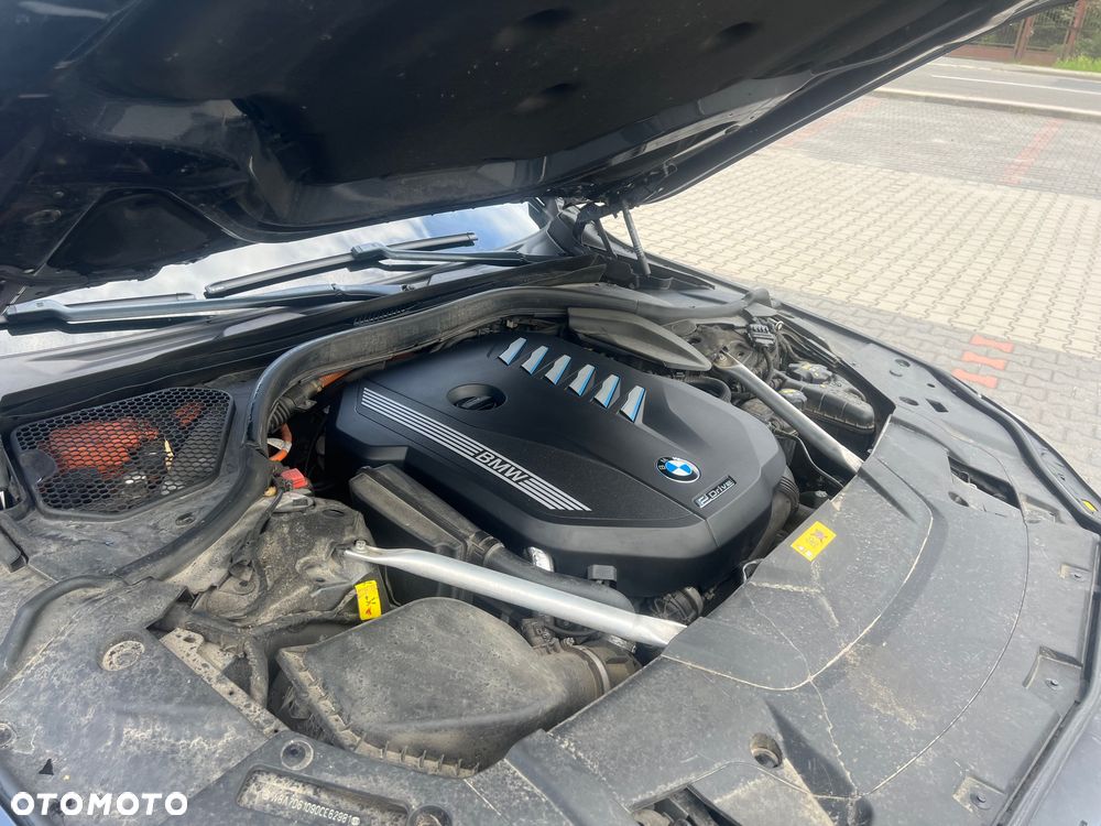 BMW Seria 7 745e - 22