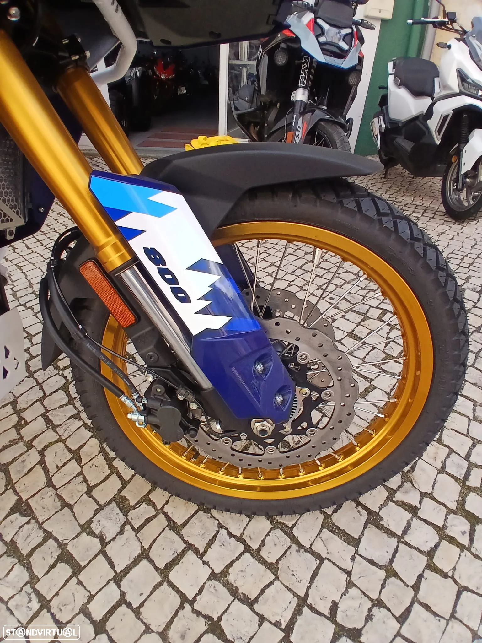 Suzuki V STROM Heritage 800 DE - 9