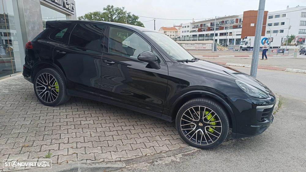 Porsche Cayenne S E-Hybrid - 3
