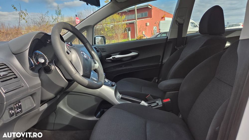 Toyota Auris 1.8 L VVT-i TS Hybrid Sol+ - 6