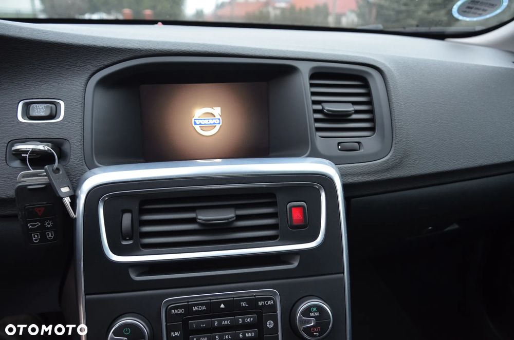 Volvo V60 D4 Geartronic Momentum - 27