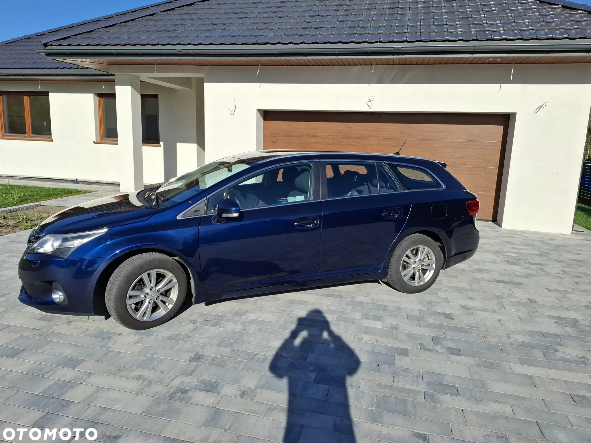 Toyota Avensis 2.0 D-4D Sol - 2