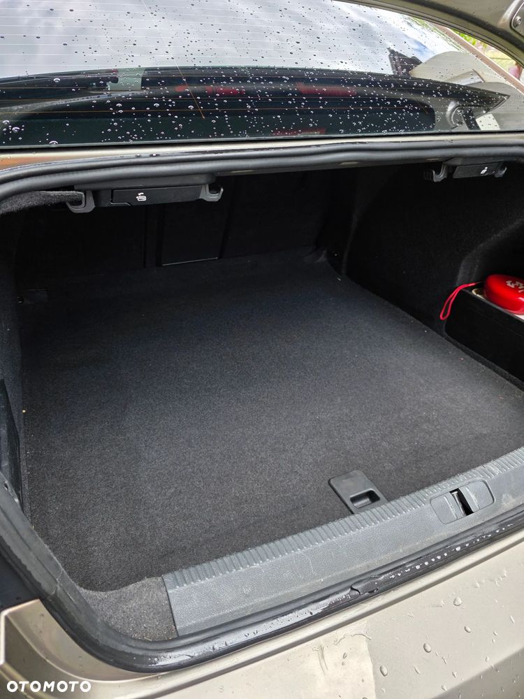 Volkswagen Passat 2.0 TDI Comfortline - 6