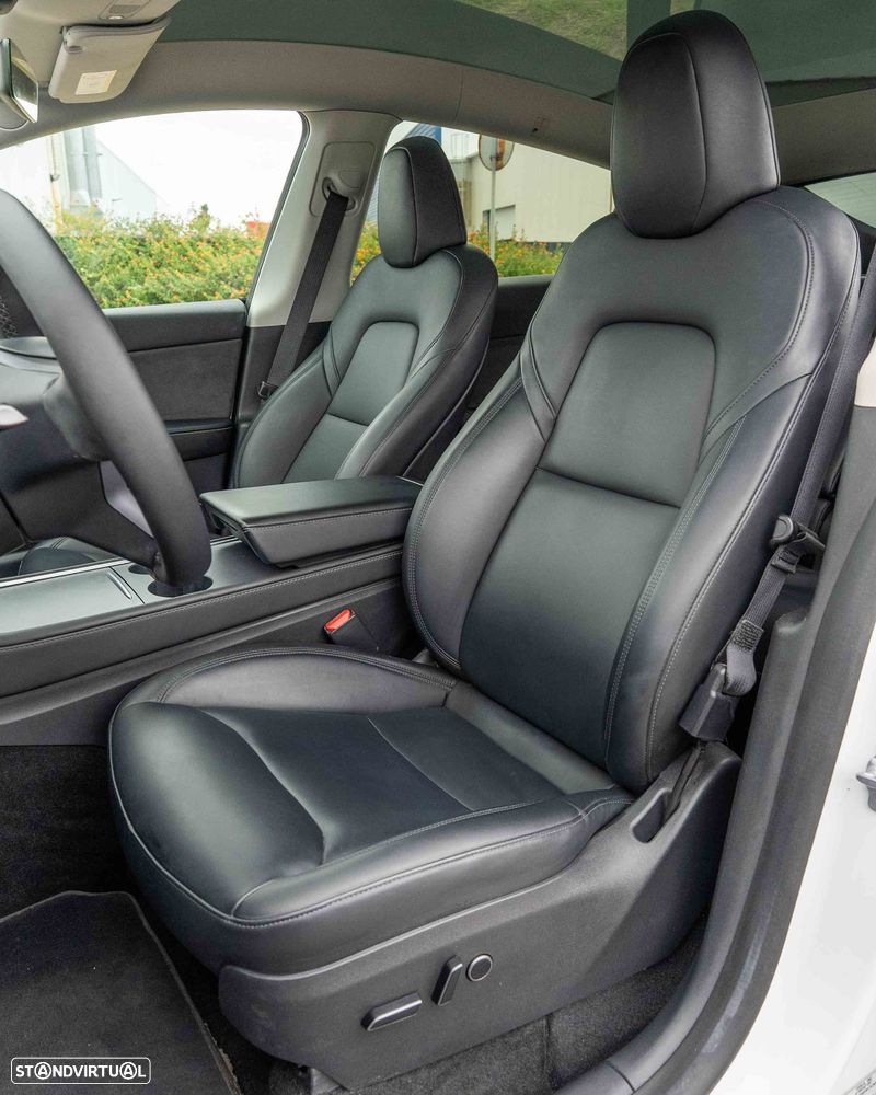 Tesla Model Y Long Range Dual Motor AWD - 11