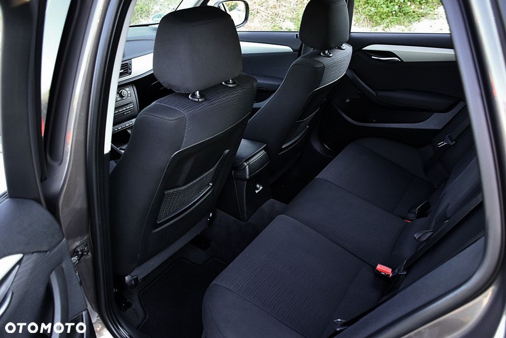 BMW X1 sDrive18d xLine - 36
