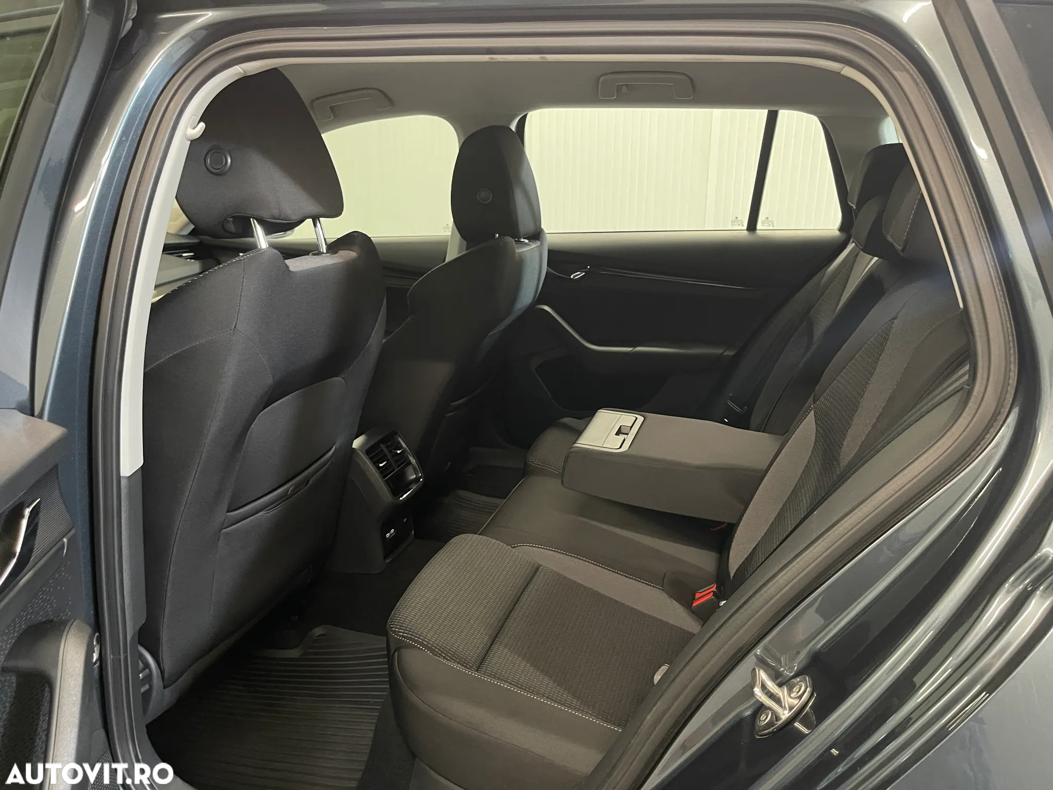 Skoda Octavia Combi 2.0 TDI DSG Ambition - 10