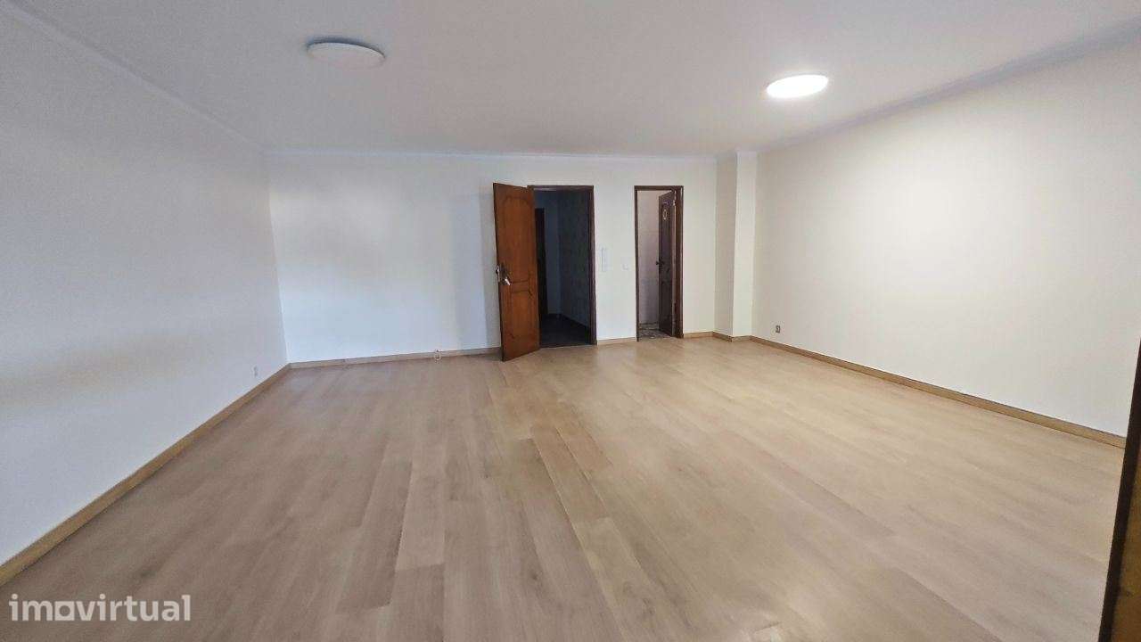 Escritório 42m2 + terraço 48m2 / Av. República/ próximo a Rotunda d... - Grande imagem: 2/10