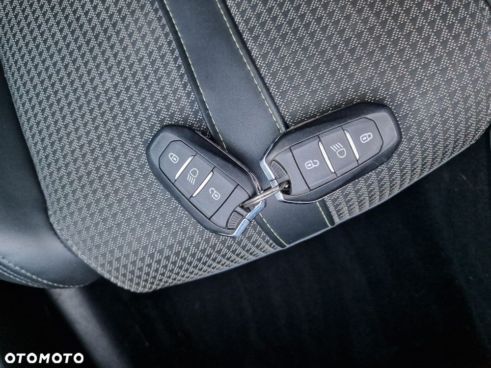 Peugeot 208 - 17